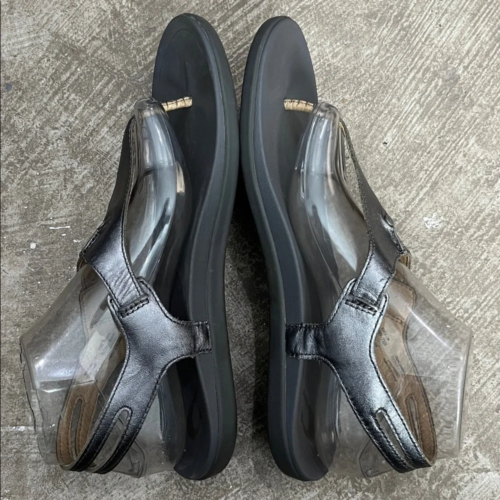🌸🌸 OLUKAI SANDALS 🌸🌸 - Picture 4 of 7